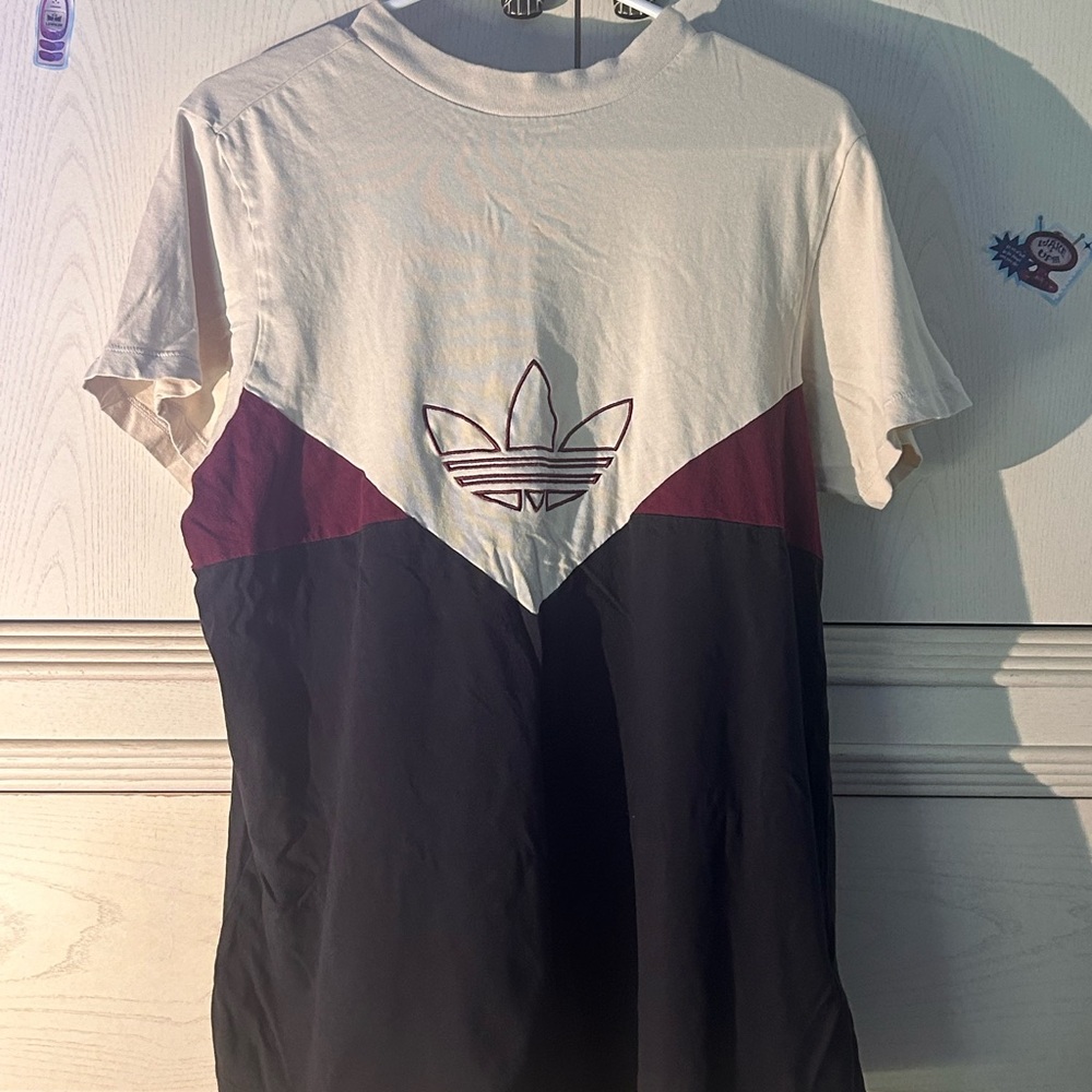 Adidas • Tan & Burgundy shirt